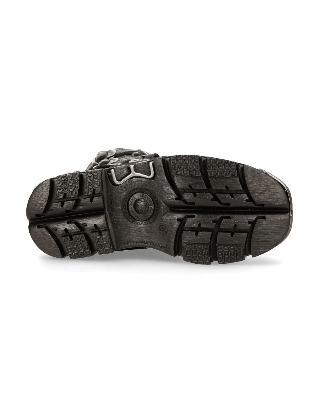 Bottom view of NEW ROCK Men's Flame-Patterned Gothic Punk Rock Boots with durable rubber soles.